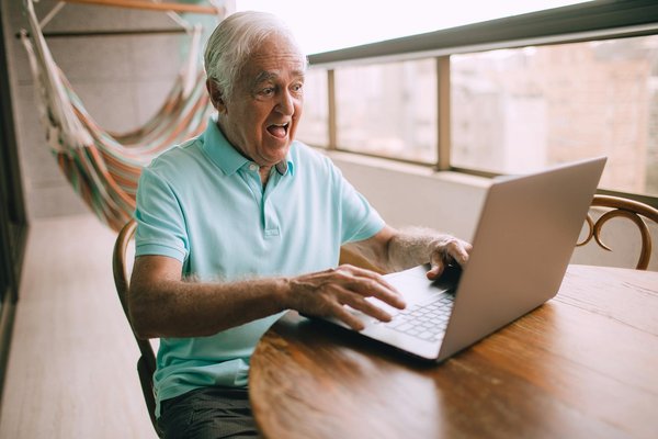 Explorez les Bienfaits des Huiles Essentielles pour Soulager Naturellement vos Céphalées